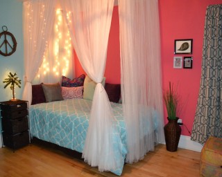 Canopy bed